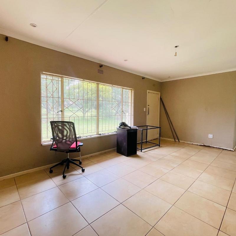 7 Bedroom Property for Sale in Golf View North West